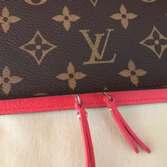 LOUIS VUITTON WALLET - Picture 7 of 11